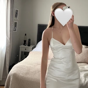 Siden klänning - Säljer min jätte fina sidenklänning ifrån Nelly🤍