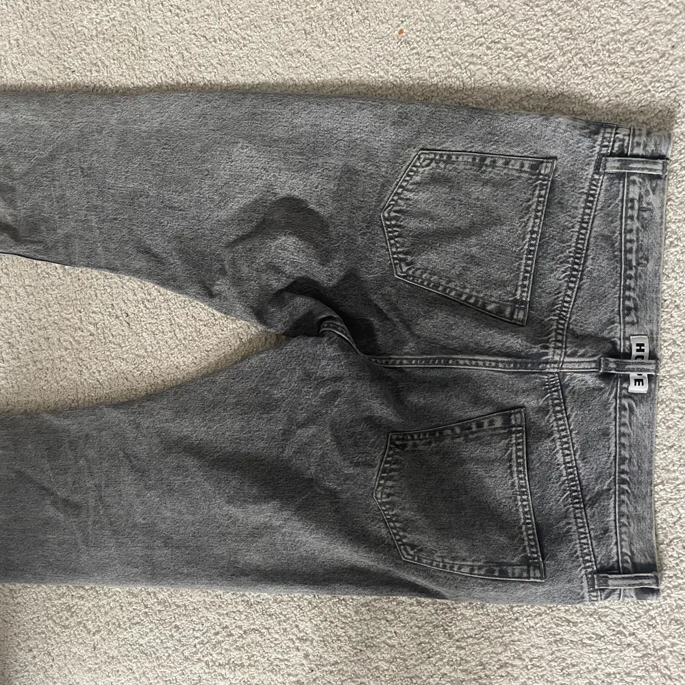 gråa hope jeans knappt anbända . Jeans & Byxor.