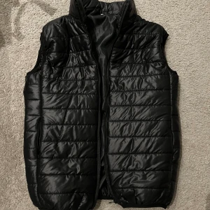 Väst - Helt ny svart väst