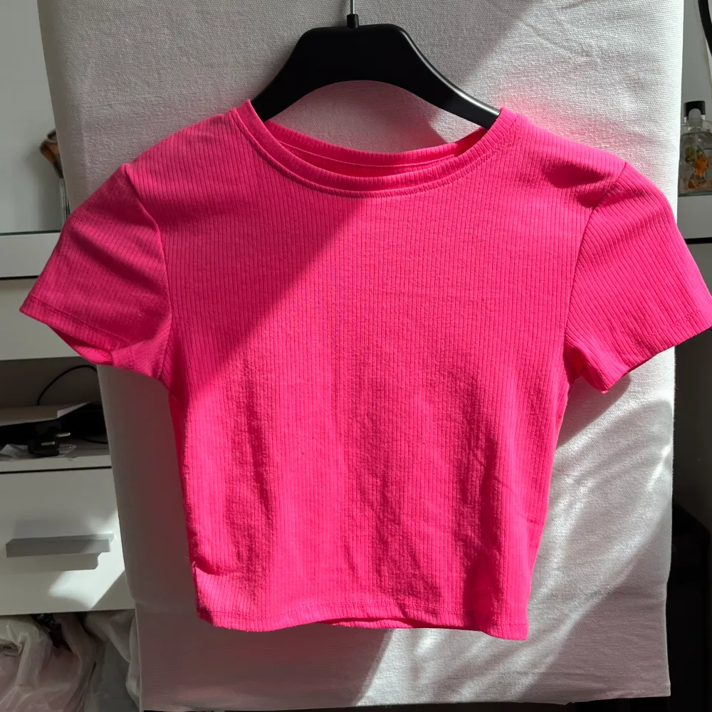 Snygg rosa tröja 🩷. T-shirts.