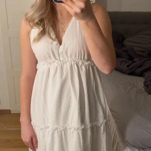 Klänning - Superfin klänning aldrig kommit till användning💕”den är från shein därav priset”köpt för 170