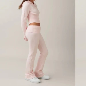 Yoga pants/hoodie - Säljer mitt super fina rosa yoga set från Gina young då det inte kommer till användning, använt 2 gånger!💖 Pris kan diskuteras 