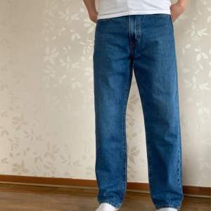 Säljer  dessa snygga Levis jeans p.g.a att de inte passar mig bra. Jeans är helt nya. Dem har inte blivit använda. Ny pris 1249!