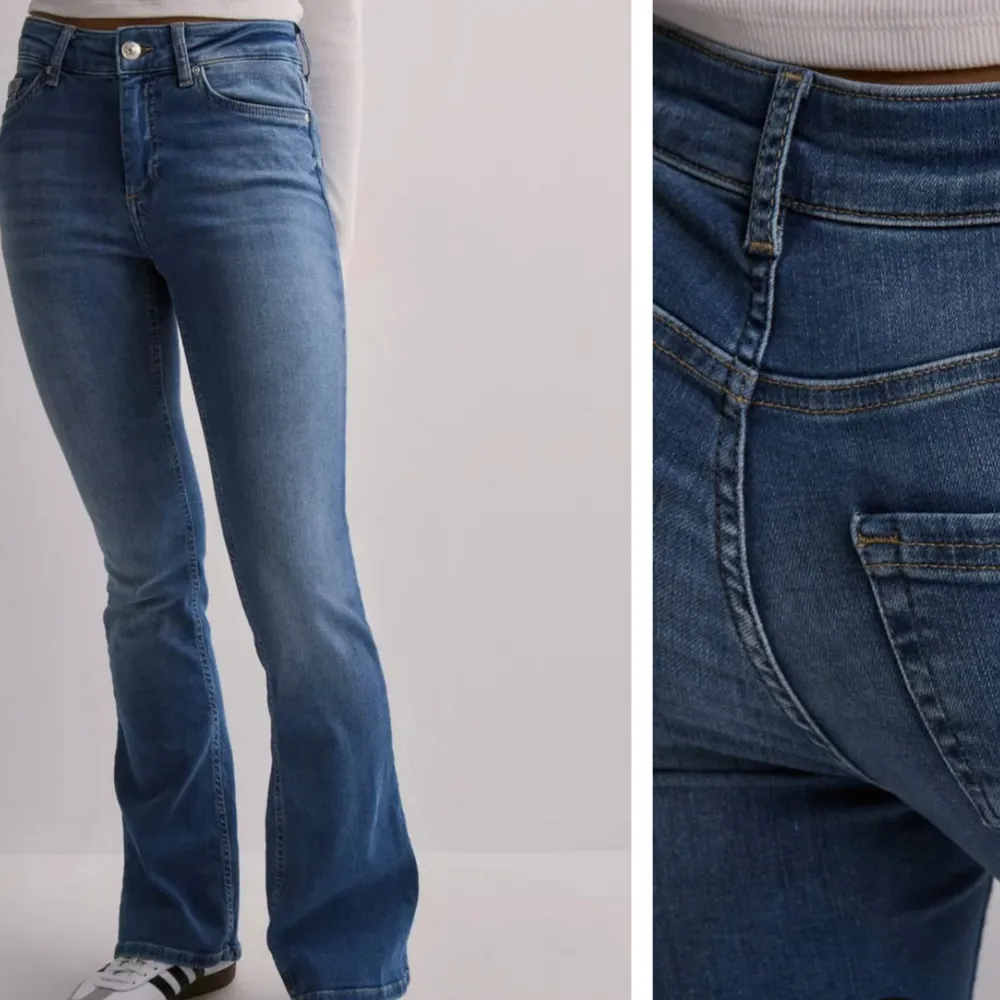 Säljer dessa ljusblå jeans ifrån only! Använda två gånger så nyskick! Sista bilden tror jag är samma modell men inte färg🥰lagom längd för mig som är ca 166 med långa ben🙏🏼midwaist men går att ha som lågmidjat. Jeans & Byxor.