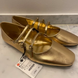 Zara ballerina skor  - Helt nya super fina ballerina skor. Skriv för frågor eller funderingar🥰