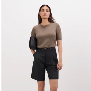 Soft Goat t-shirt - Funderar på att sälja min fina Soft Goat t-shirt. Den är i jättebra skick och säljer då den inte kommer så mycket till användning. Man kan få med orginalboxen om man vill!🙌🏼Den är i storlek XS och säljer för 949kr men pris går att diskuteras💓