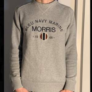 Tja säljer nu denna snygga Morris tröjan i storlek small och modellen på bilden är ca 180cm.  Skick: 10/10 inga hål eller fläckar och är i ny skick.  (Priset är inte hugget i sten) 