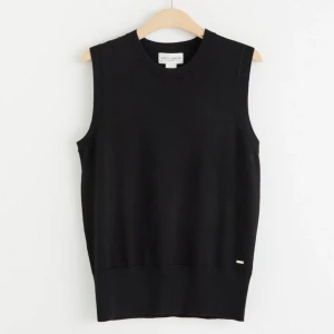 lindex topp - Finstickad topp från Lindex, storlek Large. Nypris: 299,- Använts en gång. Helt slutsåld online. 