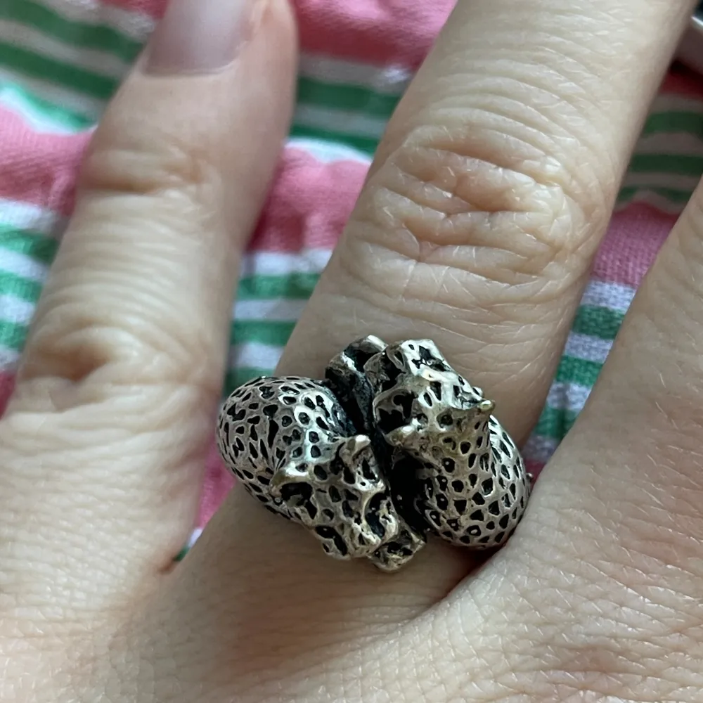 Leopard ring från indiska, aldrig använd. Vet att Engla Löf hade denna ring för några årsen!. Accessoarer.