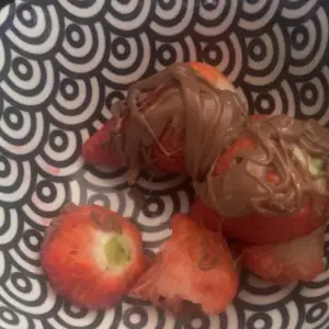 lite halvätna ”chocolate covered strawberrys” JÄVLIGT GODA FAKTISKT💪 snälla köp demhär😘😘