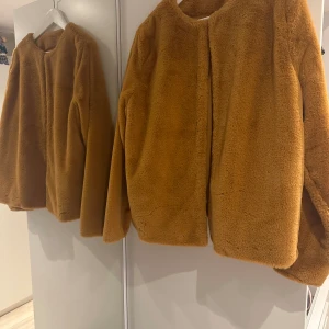 Jacka  - Jacka från HM Stl M Använd fåtal ggr 