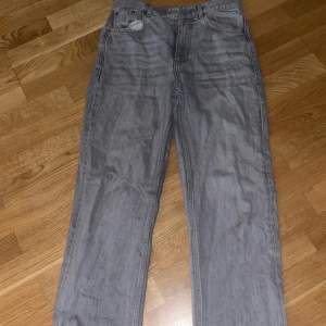 straight high waist jeans från ginatricot som tyvärr inte kommer till användning men är i bra stick 