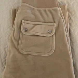 Juicy Couture - Knappt använda och är i bra skick 