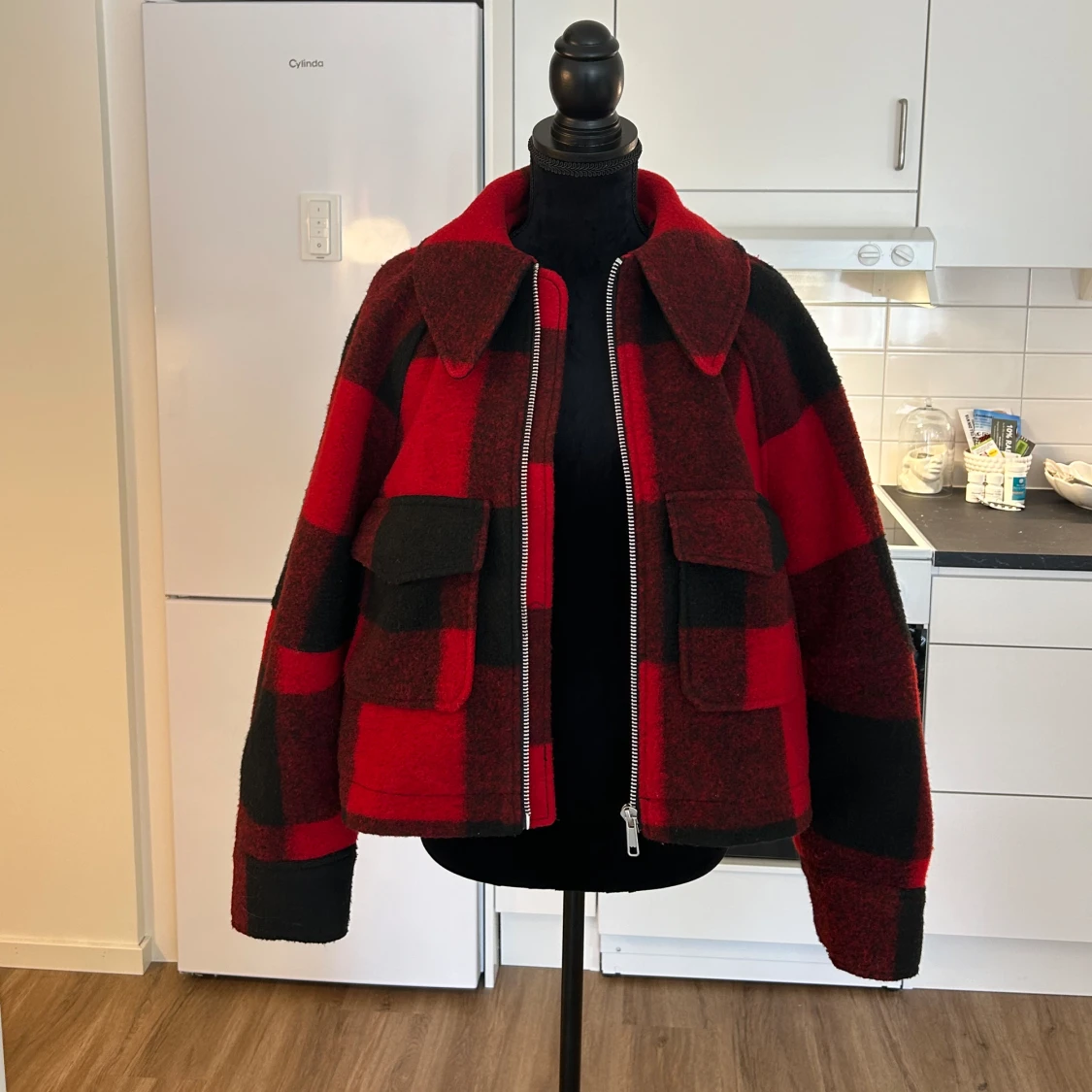 Rutig jacka med stor krage - 90