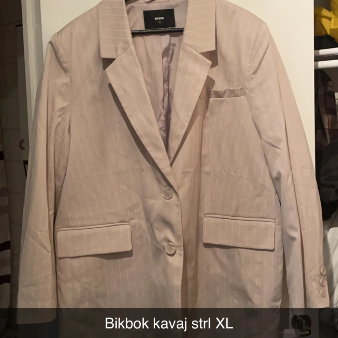 Beige kavaj bikbok