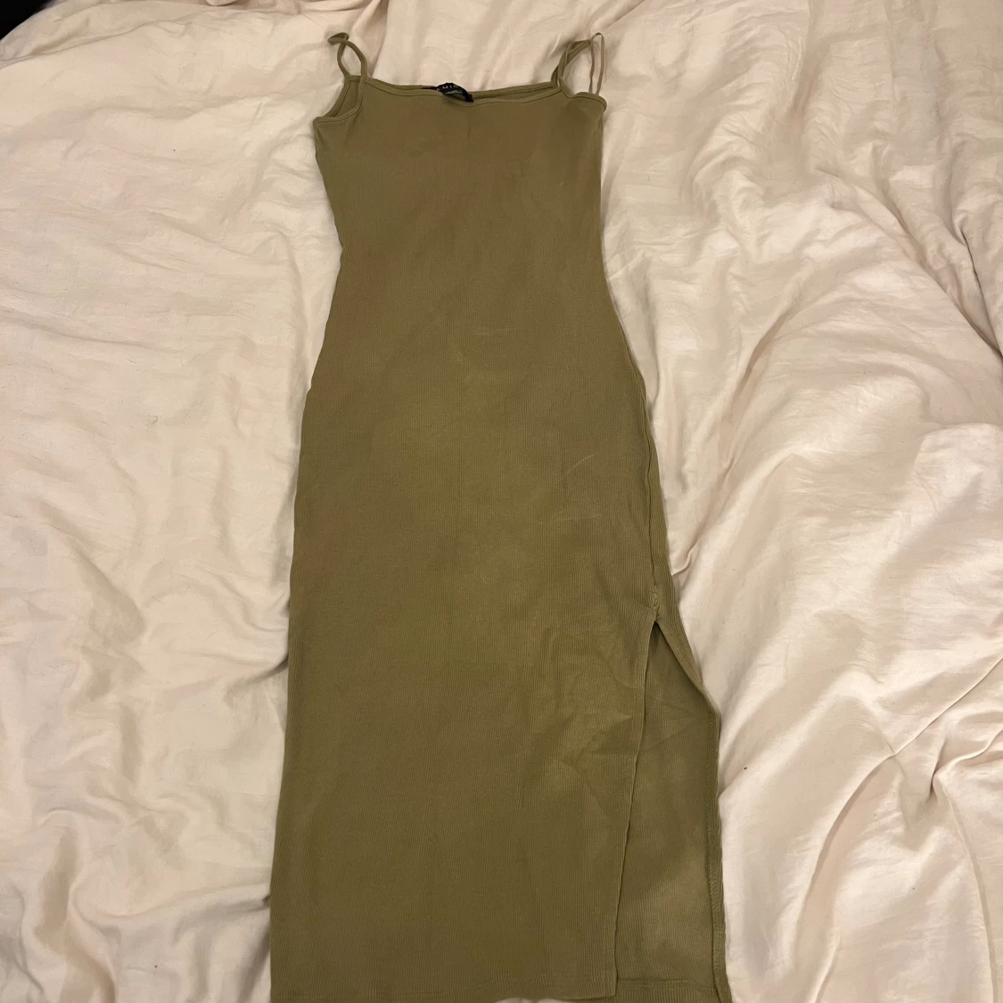 Olivgrön klänning