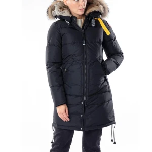 Parajumper long bear  - Parajumper long bear i färgen svart  Storlek xxl men går bra på en xl och l • priset kan även diskuteras 