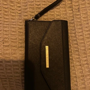 Ideal of sweden fodral - Skalet är till iPhone xs Max inga defekter från ideal of sweden