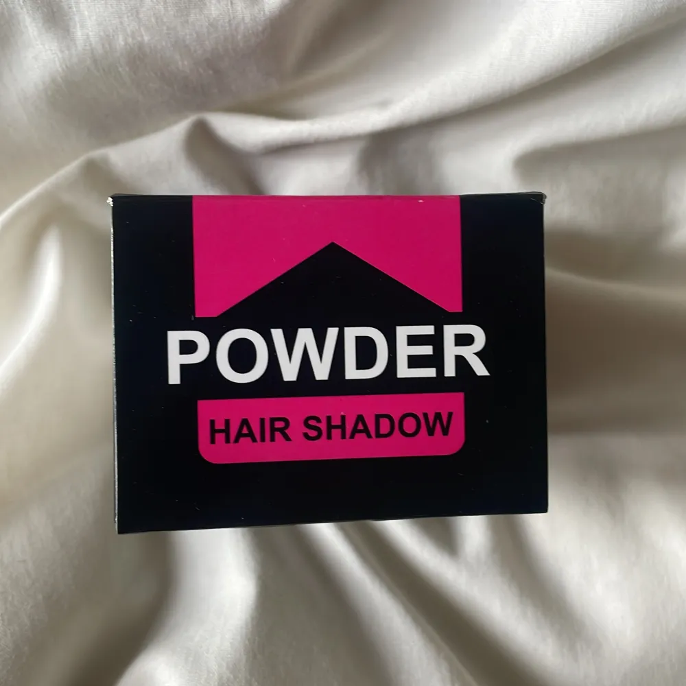 Säljer denna ”hair shadow” från Sevich som är ett färgpulver till håret för att det ska se fylligare ut där det håret är lite glest. Produkten är helt oanvänd, kartongen är endast öppnad💗💗 . Övrigt.