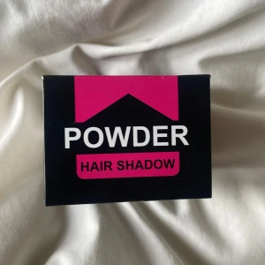 powder hair shadow sevich - Säljer denna ”hair shadow” från Sevich som är ett färgpulver till håret för att det ska se fylligare ut där det håret är lite glest. Produkten är helt oanvänd, kartongen är endast öppnad💗💗 