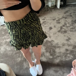 Kjol - Knappt använd 