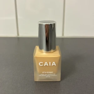 Caia foundation - Helt ny produkt från Caia. Foundationen är i färgen 2w, som passar den med ”normal” färg på huden, inte för varm eller kall färg på tonen. 