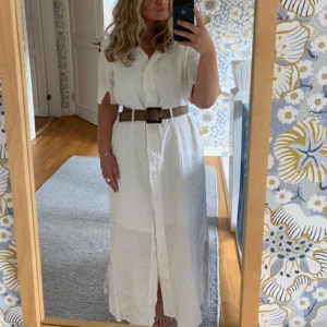 Klänning 100% linne - Klänning från Espirir i 100% linne. Otroligt fin men säljer då den tyvärr är för stor för mig. Köpte ny för 1400kr och endast använd 1-2 gånger.