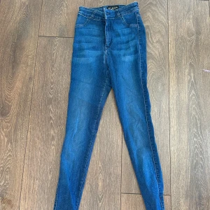 Fitjeans storlek S - I gott skick 