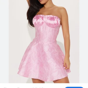 Fashionnova rosa klänning  - Jättesöt klänning