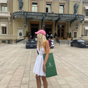 Zara klänning  - Vit Zara klänning, endast använd 1 gång. Storlek XS