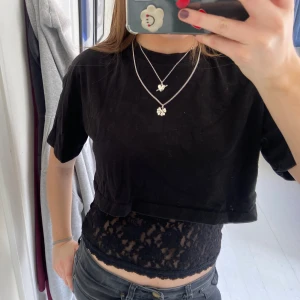 Spetslinne - Superfint spetslinne från Hanky Panky! Perfekt med en kort tshirt över