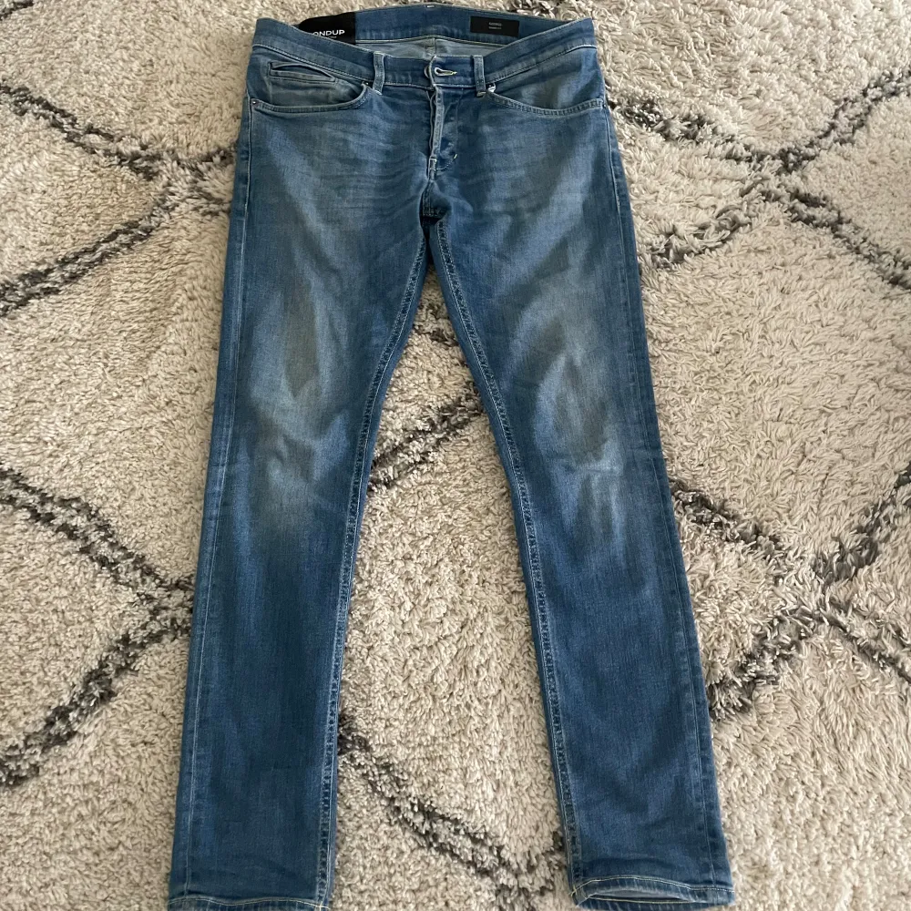 Blåa Dondup jeans storlek 31, passar inte mig längre. Jeans & Byxor.