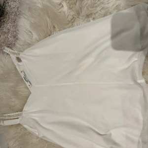 Vitt linne - Gulligt linne i bra skick❣️