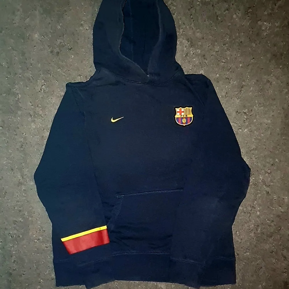 Vintage Nike Barcelona Club swoosh loggo hoodie F.C. Barcelona x Nike × Vintage. Sport & träning.