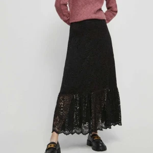 SPETS KJOL🖤 - Helt ny och oanvänd svart spets kjol från Medicine