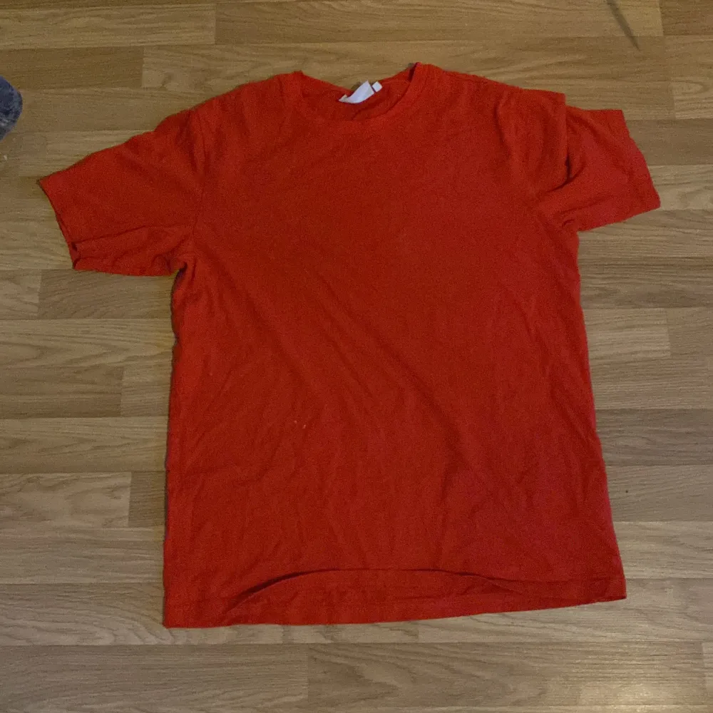  Röd oversize t-shirt, skönt sommaren !. T-shirts.