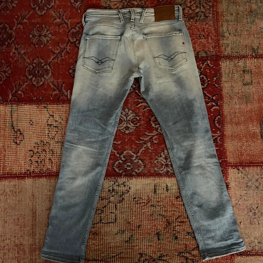 Replay anbass jeans | Skick: 10/10 | Storlek: W29 L30 | Pris: 549kr | Nypris ≈ 1800kr | Vid fler frågor eller bilder hör av er!. Jeans & Byxor.
