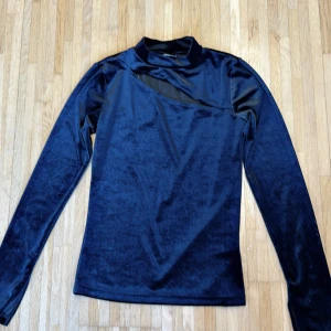 kläder  - oanvänd size S . 
