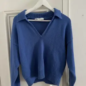 Superfin blå stickad tröja från Zara. Använd några gånger, i fint skick 💙
