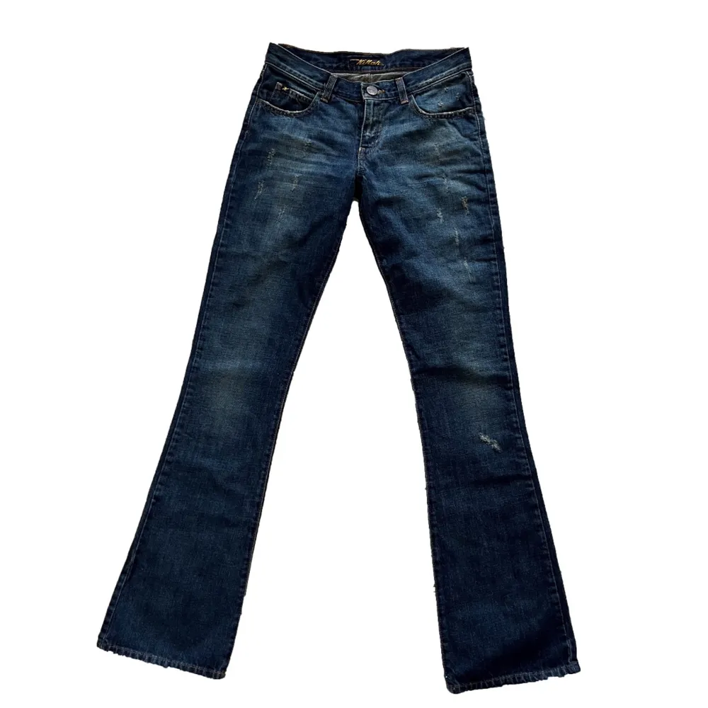 Nytt skick! 🌞Innerbensmått 89 cm, Ytterbensmått 110 cm, Midjemått tvärs över 36 cm. Jeans & Byxor.