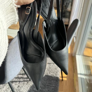 Klackar - Säljer dessa super fina klackar som är köpt i Spanien💕💕 storlek 40 men passar mig som annars har 39