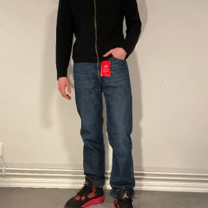 Diesel jeans  - 1. Hej! Säljer nu dessa helt nya diesel jeans. Modellen är 184cm Nypris 1799 