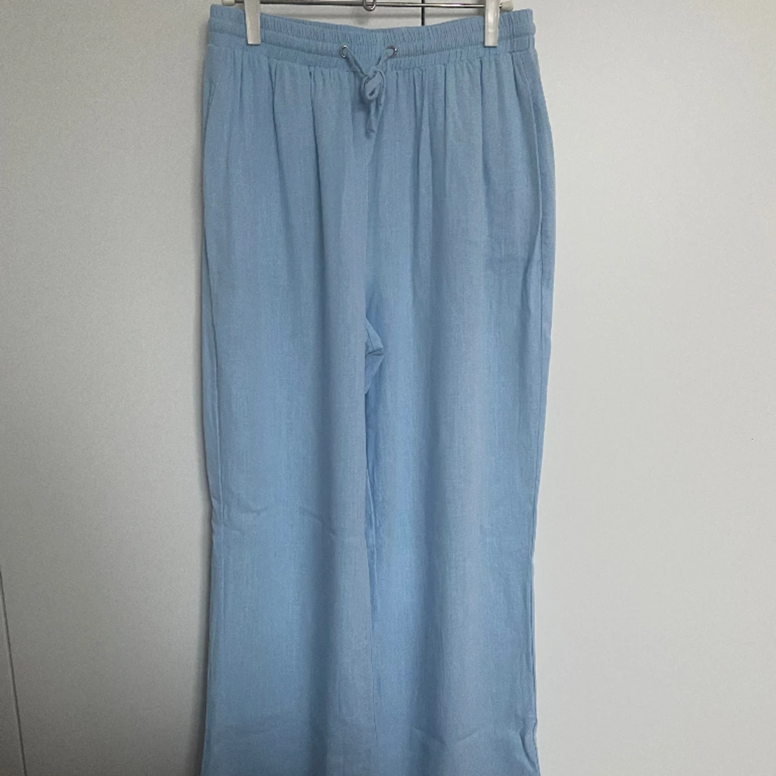 Ljusblå linnebyxor