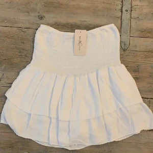 Volang kjol - Säljer en jättefin kjol som är superbra till sommaren💕 