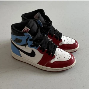 Air Jordan 1 high - Fearless unc Chicago färgen, sparsamt använda 