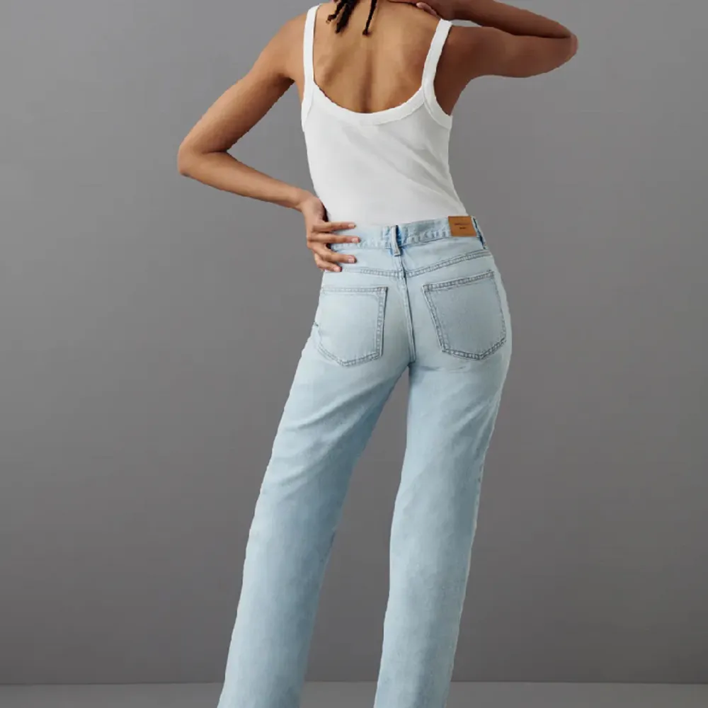 Ett par ljusblåa jeans från Gina som har används ett fåtal gånger. Säljs för att de inte passar och där av har jag lånat en bild istället. Storlek 34. Jeans & Byxor.