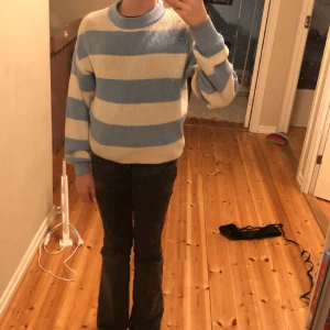 Tröja - Jag säljer denna tröja för att den inte kommer till användning den är använd 3-4 gånger 