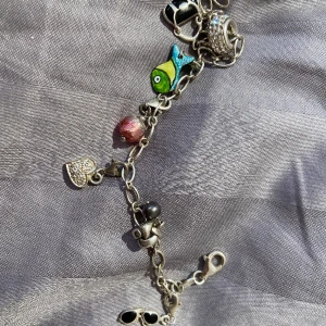 Berlock armband - Äkta silver berlock armband! Fint skick, vet inte var ifrån det är.