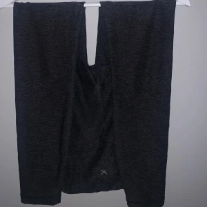 Träningsbyxor  - Bra skick, knappt använda då jag har lite för många par träningsbyxor. Fullängd på mig som är 167cm