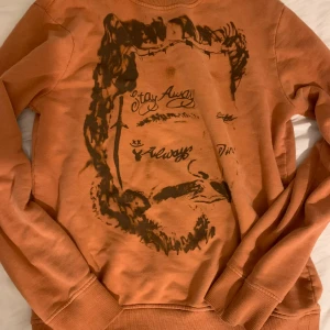 orange tröja  - i braa skick